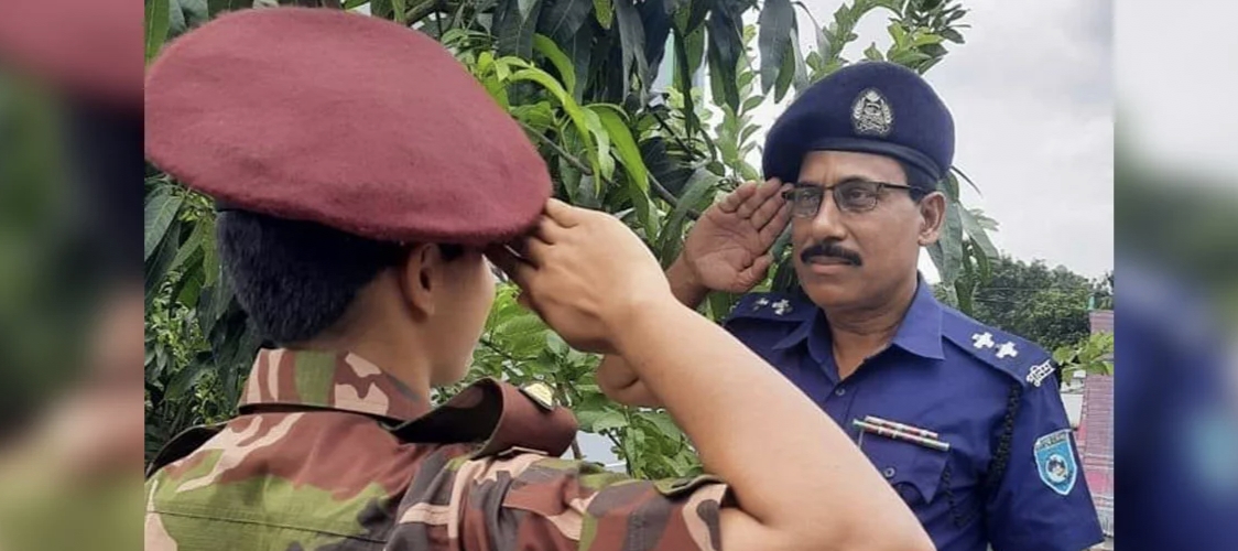 পুলিশ কর্মকর্তা বাবাকে স্যালুট ক্যাপ্টেন মেয়ের